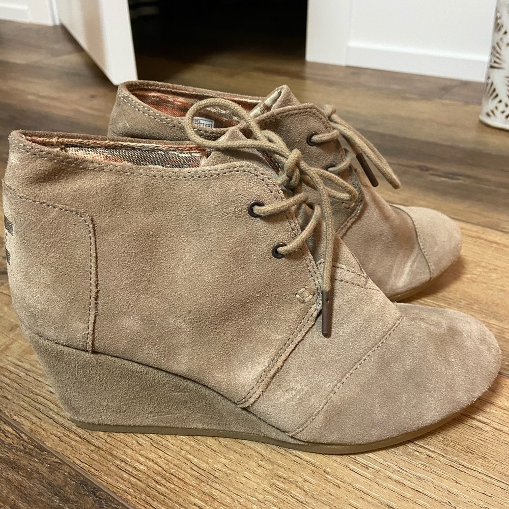 TOMS wedges